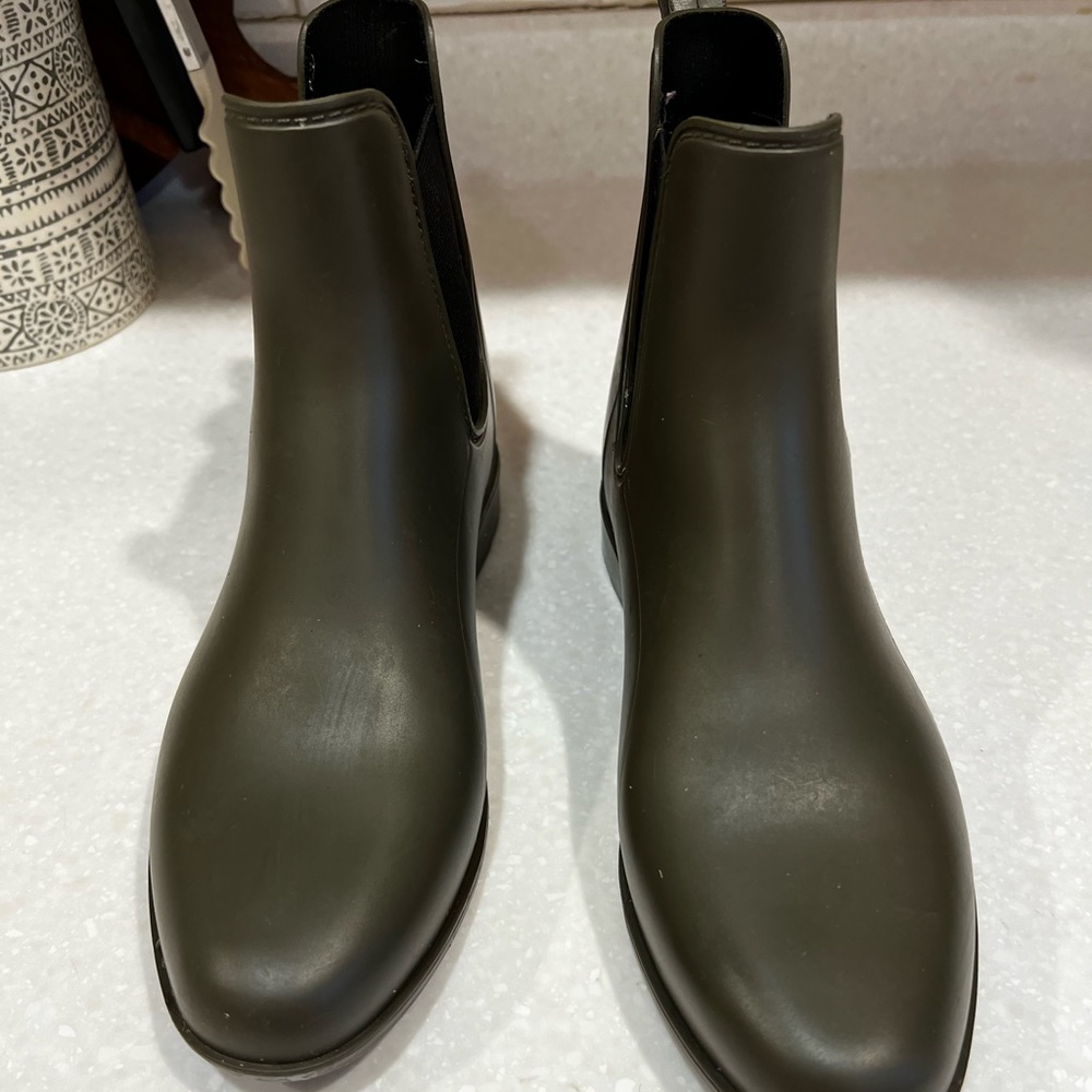 Rain boots